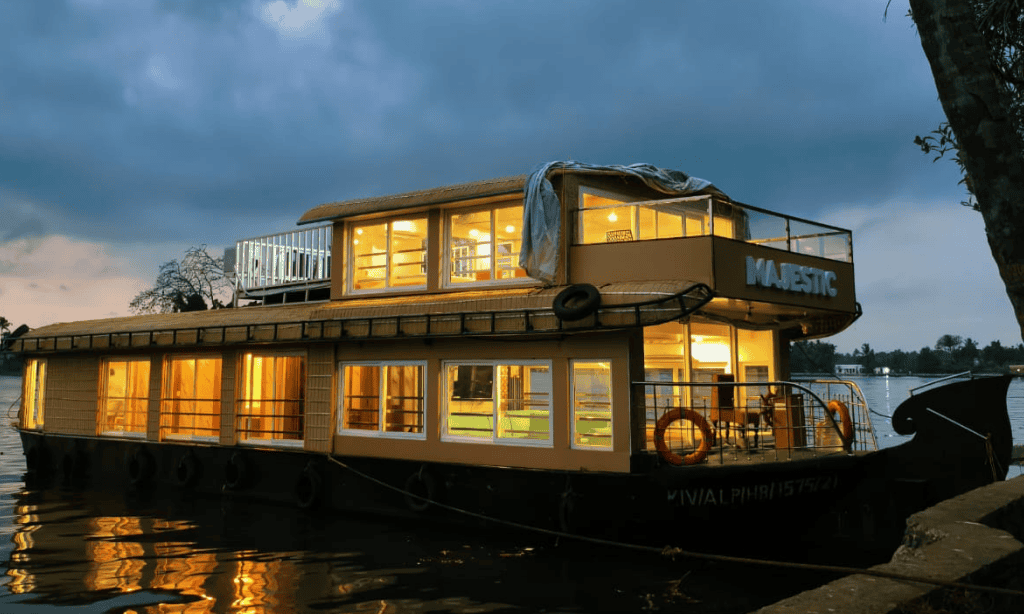 Majestic Houseboat 2 Bed Room